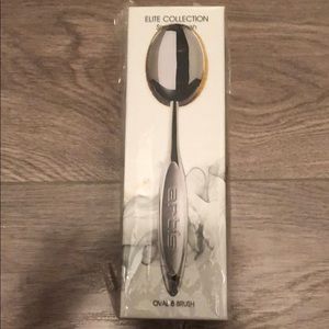 Artis Elite Collection Oval 8 Brush